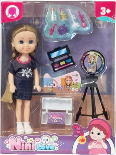 Păpușă cu accesorii cosmetice