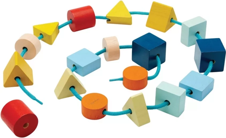 Mărgele de înșirat PlanToys – forme geometrice