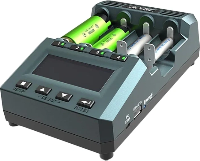 Încărcător SkyRC MC3000 pentru baterii AA și AAA