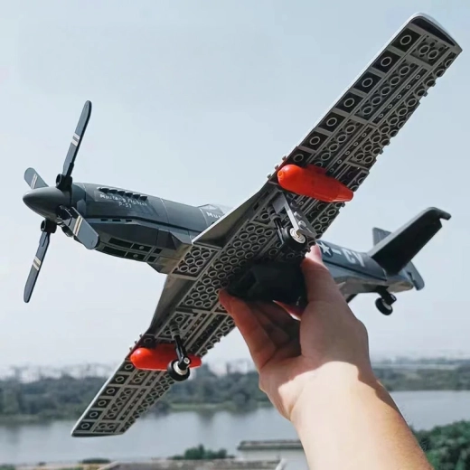Set de construcție pentru avion militar cu 258 de piese