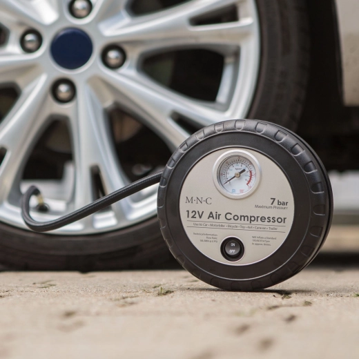 Compresor de 12 V pentru anvelope