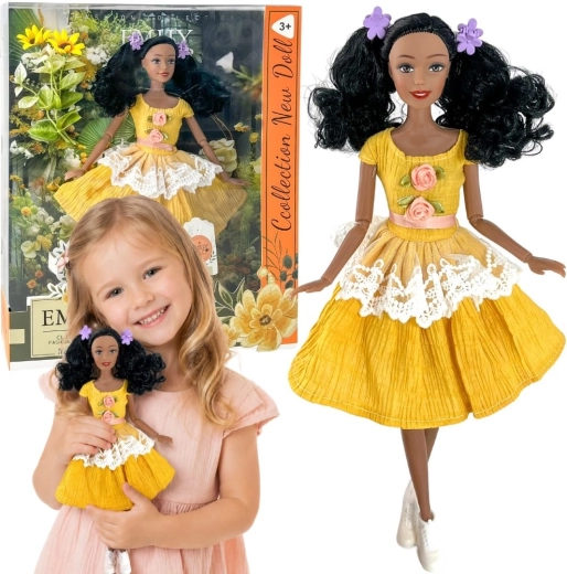 Woopie Royal păpușa Emi 32 cm în ținută la modă cu păr negru frumos