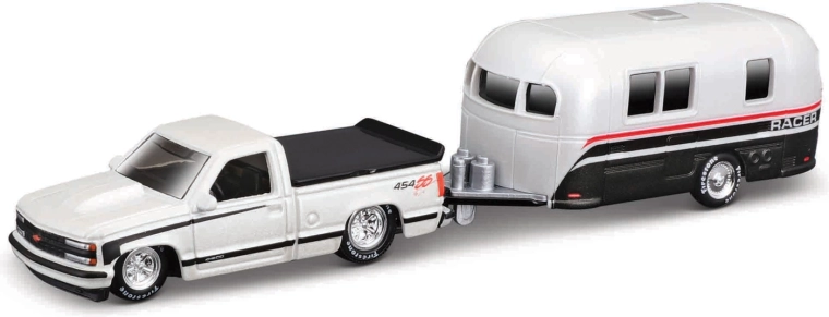 Maisto Design Tow & Go Chevrolet 454 SS pick-up cu rulotă 1:64