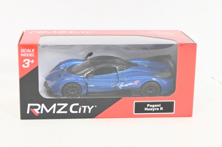 Model auto Pagani Huayra R în culoarea albastră