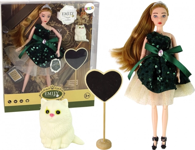 Păpușa Emily cu pisoiaș alb și inimă din lemn