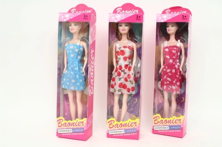 Păpușă în rochie elegantă
