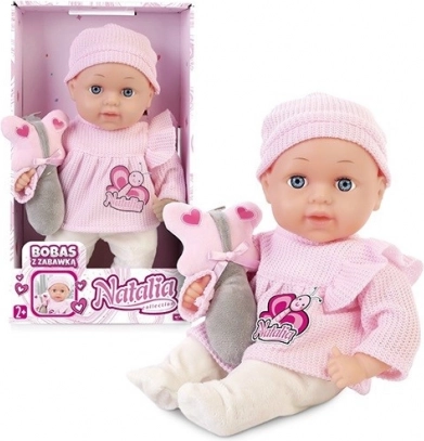 Păpușa NATALIA bebeluș 33 cm cu jucărie