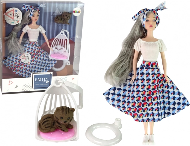 Păpușă EMILY cu păr gri cu pisoiaș și leagăn