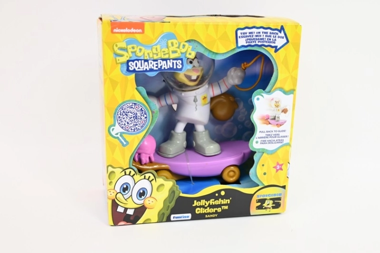 SpongeBob SquarePants figurină Sandy pe skateboard Jellyfishin’ Gliders