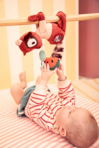 Jucărie suspendabilă Lilliputiens lemurul Elvis