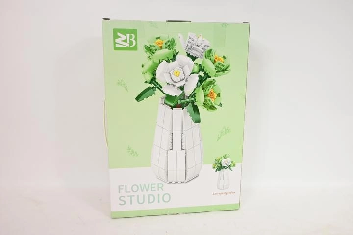 Set de construcție flori în vază – 568 piese