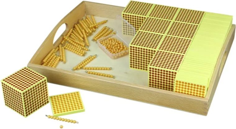 Pătrate de sute din lemn și material cu perle aurii 100–1000