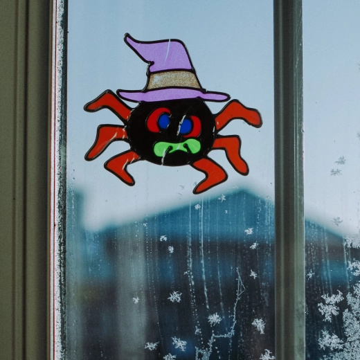 Decorațiune de Halloween pentru fereastră – păianjen colorat cu sclipici