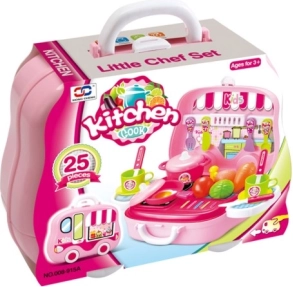 Set de bucătărie într-o valiză în formă de mașinuță pentru mici bucătărese