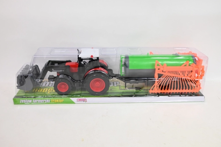 Tractor cu utilaj agricol