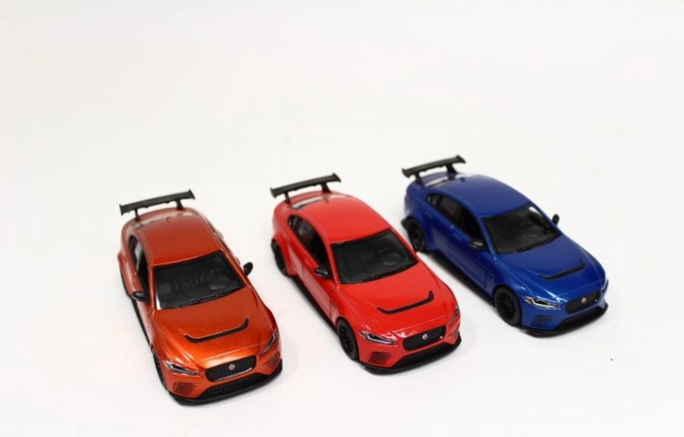 Model auto Jaguar XE SV Project 8 cu proiector, 4x4 - 1 bucată