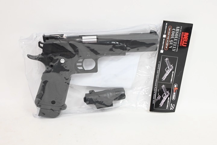 Pistol cu bile și lumină