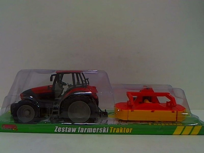 Tractor cu utilaj agricol