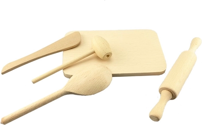 Mica bucătăreasă – set temeinic de ustensile din lemn