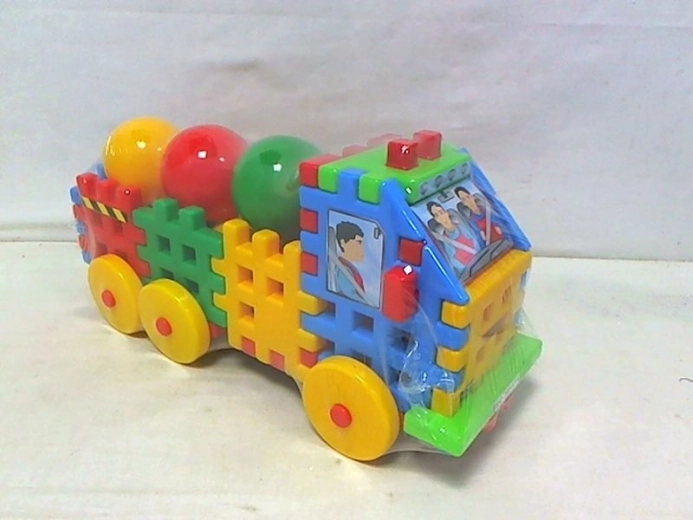 Set de construcție cu cuburi gonflabile – camion cu mingi