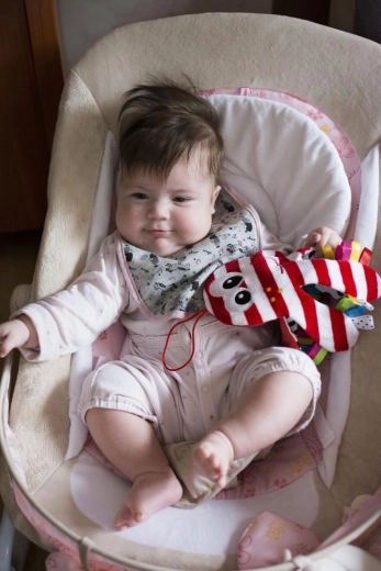 Umplutură foșnitoare pentru stimulare auditivă