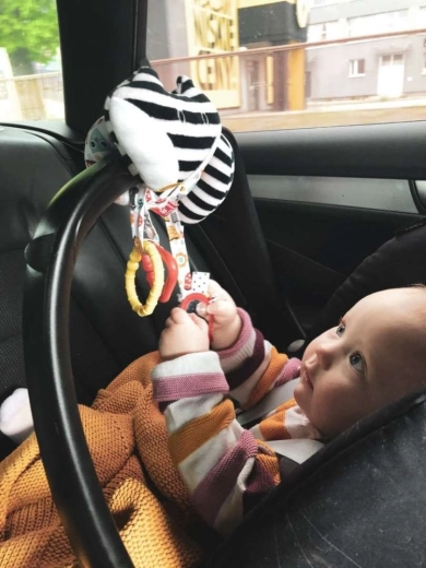 Prindere ușoară pe cărucior și pe scaunul auto