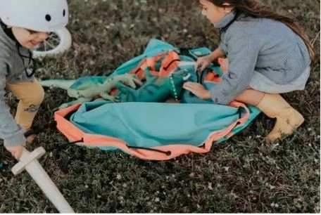 Material impermeabil pentru aventuri în aer liber