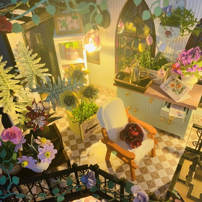 Miniatura căsuței Casa cu Flori a lui Darcy
