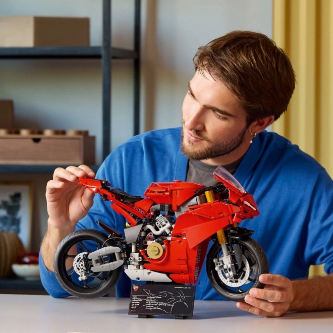 Motocicletă LEGO Technic Ducati Panigale V4 S