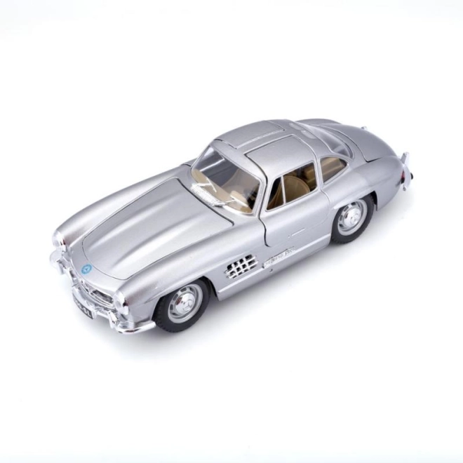 Model de mașină Mercedes Benz 300SL Bburago la scară 1:24