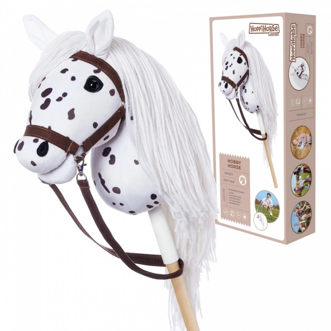 Cal pe băț Hobby Horse din colecția HOPPIHORSE Sport Edition în culoarea leopardului alb