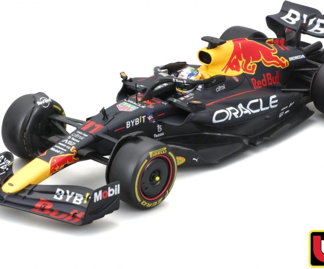 Mașina F1 Oracle Red Bull Racing RB18 cu Sergio Pérez