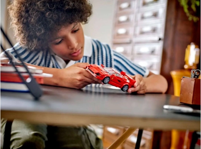 Supersportivă Ferrari F40 LEGO Speed Champions