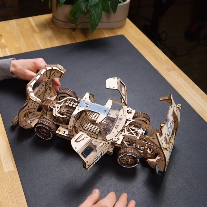 Puzzle mecanic 3D din lemn Ugears Endurance Racer