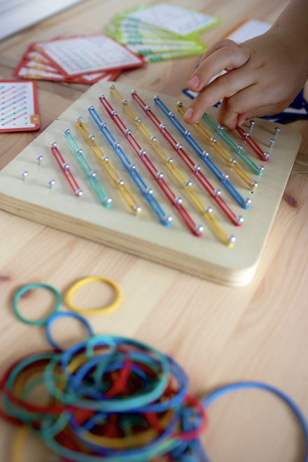 Jucărie educativă Geoplan cu elastice din lemn Woopie