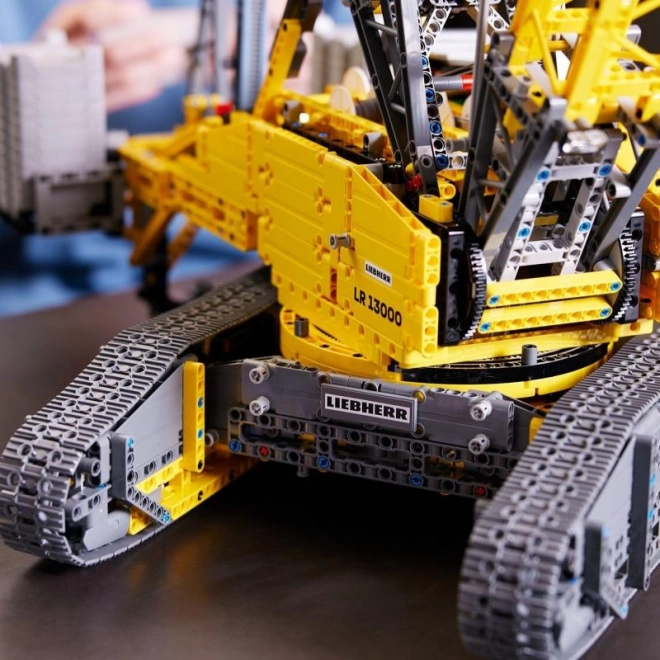 Macara pe șenile Liebherr LR 13000 LEGO Technic