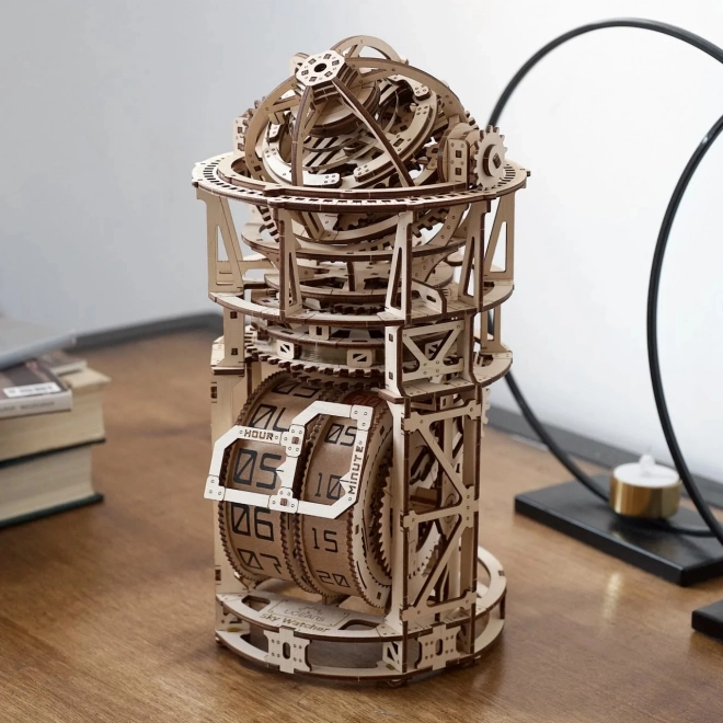 Ugears model mecanic din lemn cu mecanism de ceas și tourbillon