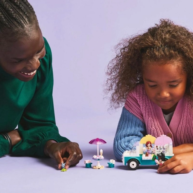 Furgoneta cu înghețată din Heartlake LEGO Friends