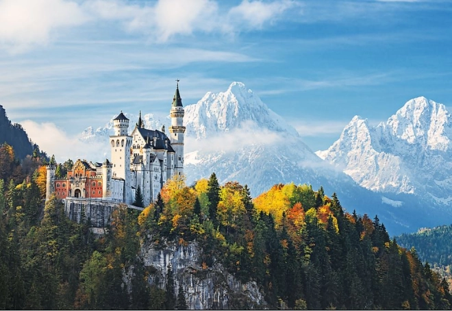 Motiv impresionant al Alpilor Bavarezi și al castelului Neuschwanstein