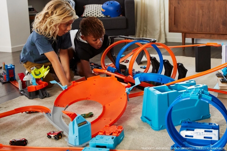 Pistă modulară pentru construcții creative