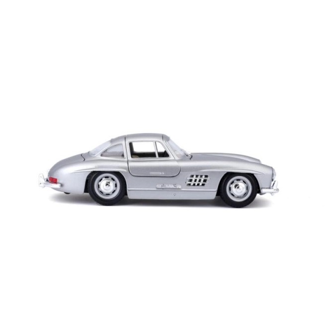 Model de mașină Mercedes Benz 300SL Bburago la scară 1:24