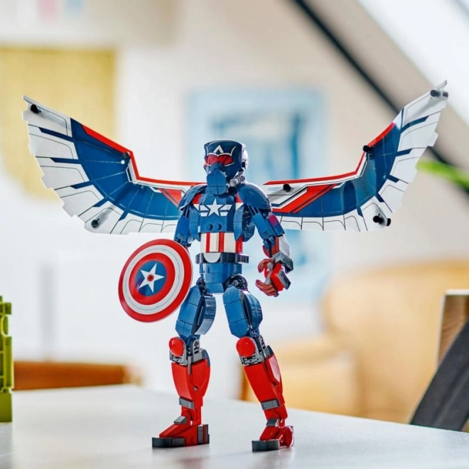 Figurina LEGO Marvel Captain America cu Falcon