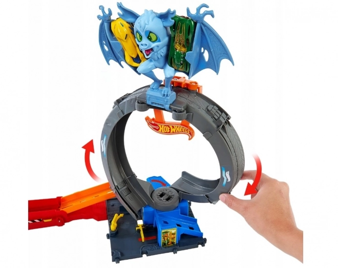 Set tematic cu buclă pentru mașini Hot Wheels Pista Liliacul Întunecat