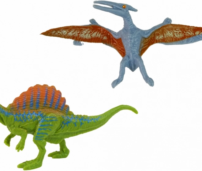 Două modele de dinozauri realiste