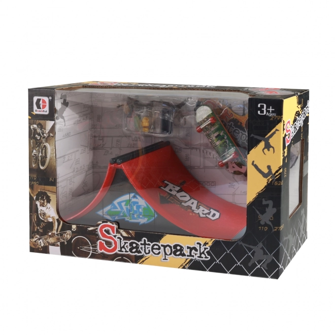 Skatepark cu rampă pentru skateboard și fingerboard