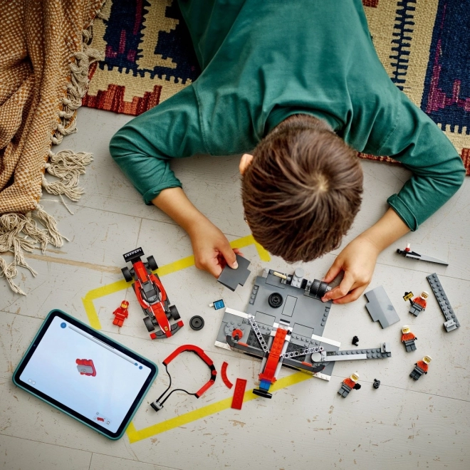 Garajul F1 LEGO City cu echipă Ferrari