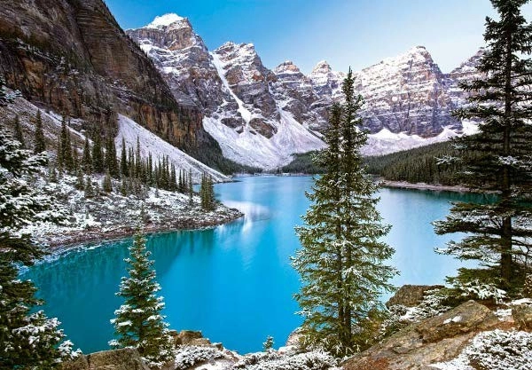 Motivul lacului canadian în Munții Stâncoși