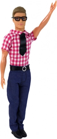 Marionetă Kevin în costum elegant cu cămașă roșie