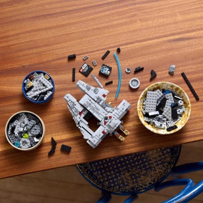 Model colectibil LEGO Star Wars Sokół Millennium