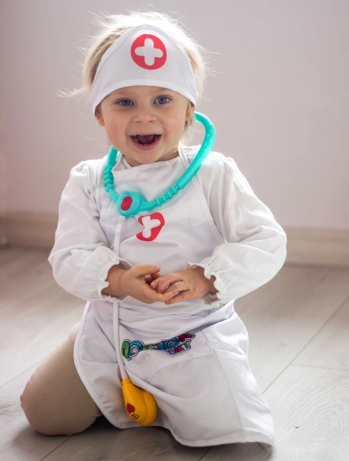 Costum asistentă cu bonetă